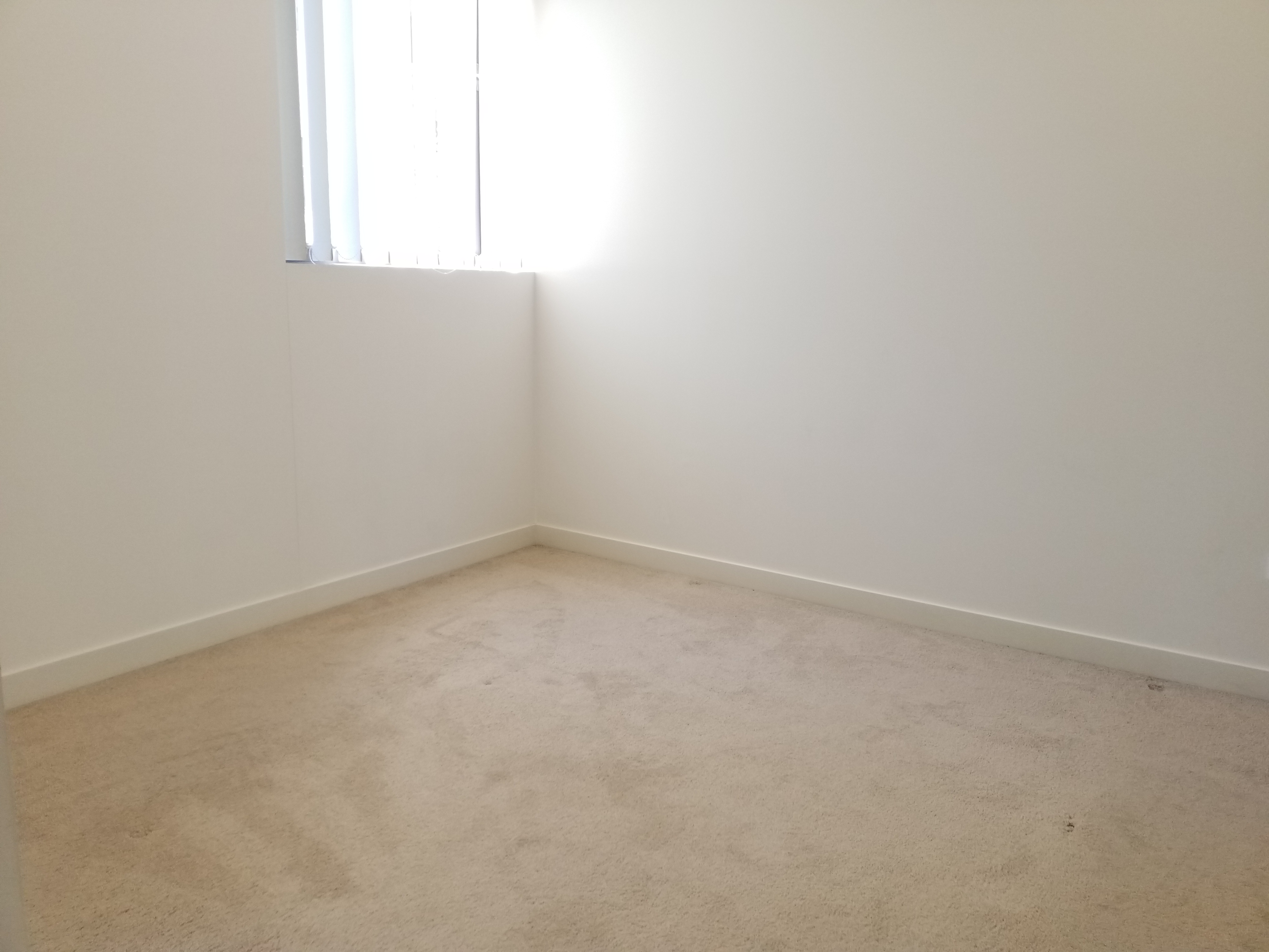Unfurnished One Bedroom Apartment Plus Storage In Excellent Area